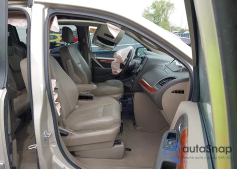 2015 Chrysler Town & Country Touring из США, поврежденный, VIN 2C4RC1BG1FR740265